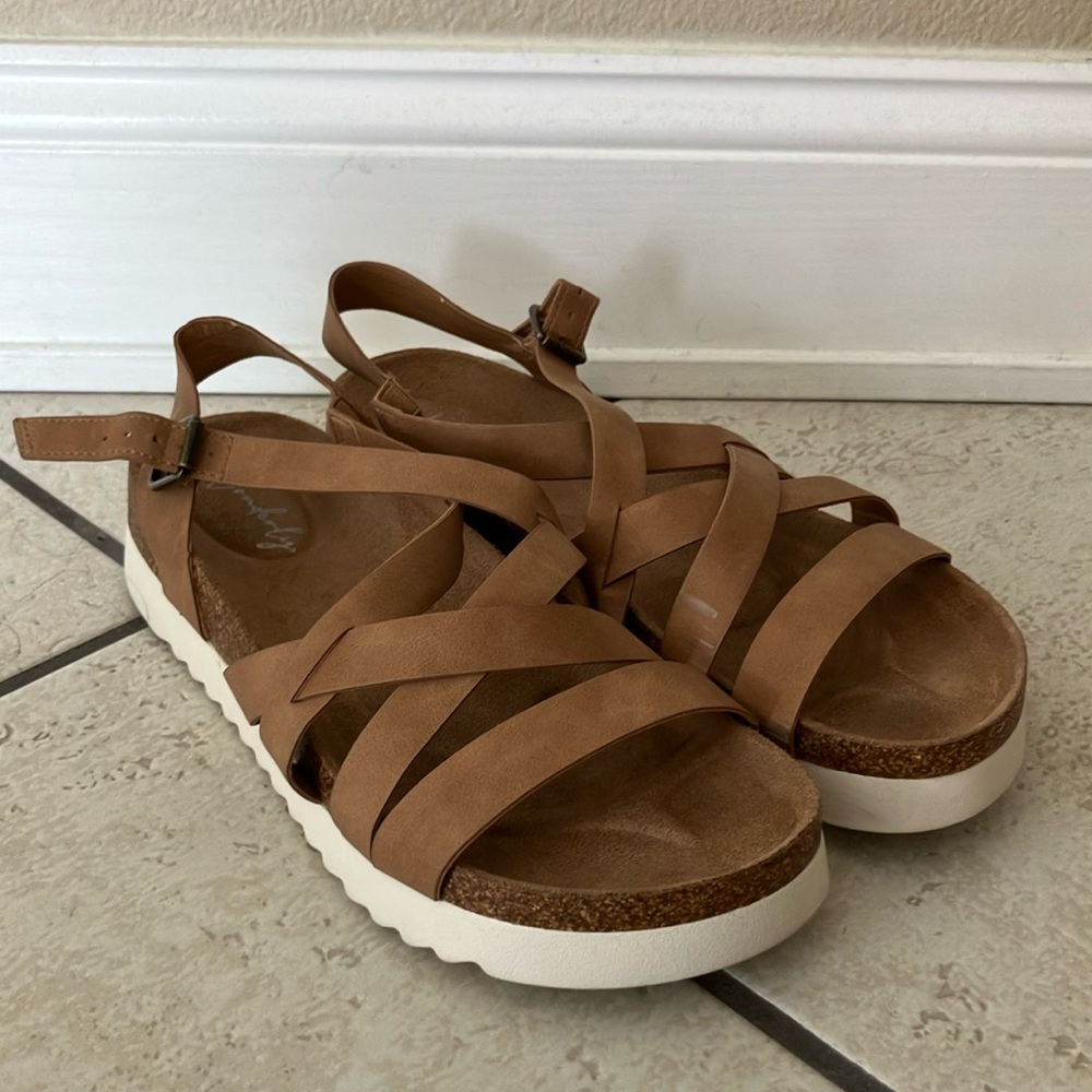 Wonderly- Imperial Sandals sz 8.5